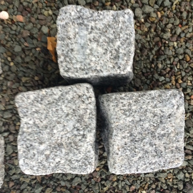 Steine - Pflastersteine - Granit Kleinpflaster neu porto grau 9x11 (4,5 qm/to.)